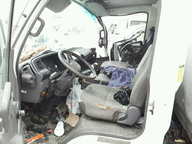 JALC4B14747000586 - 2004 ISUZU NPR WHITE photo 5