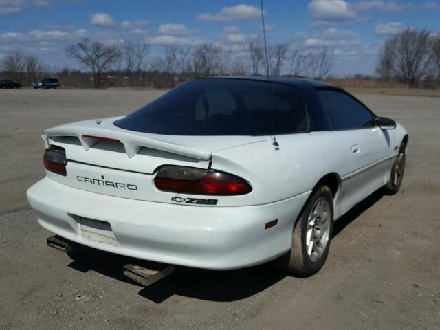 2G1FP22P0R2181889 - 1994 CHEVROLET CAMARO Z28 WHITE photo 4