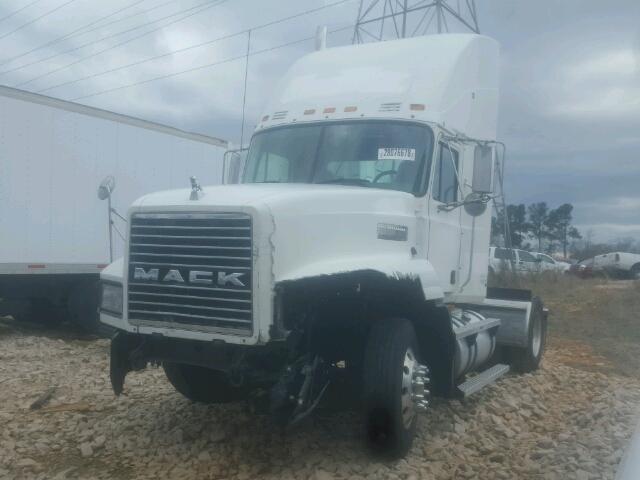 1M1AA08Y63W027555 - 2003 MACK 600 CH600 WHITE photo 2