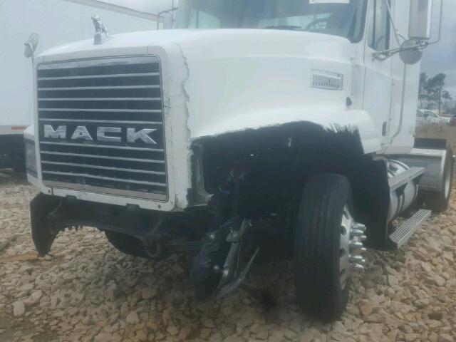 1M1AA08Y63W027555 - 2003 MACK 600 CH600 WHITE photo 9