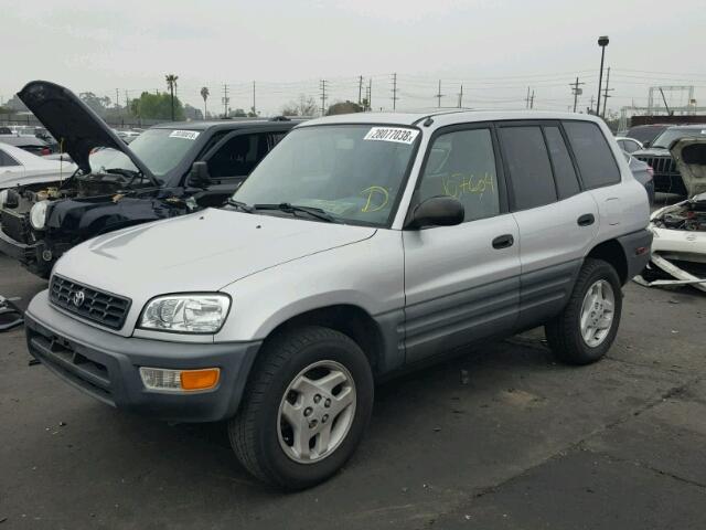 JT3GP10VXW7031403 - 1998 TOYOTA RAV4 SILVER photo 2