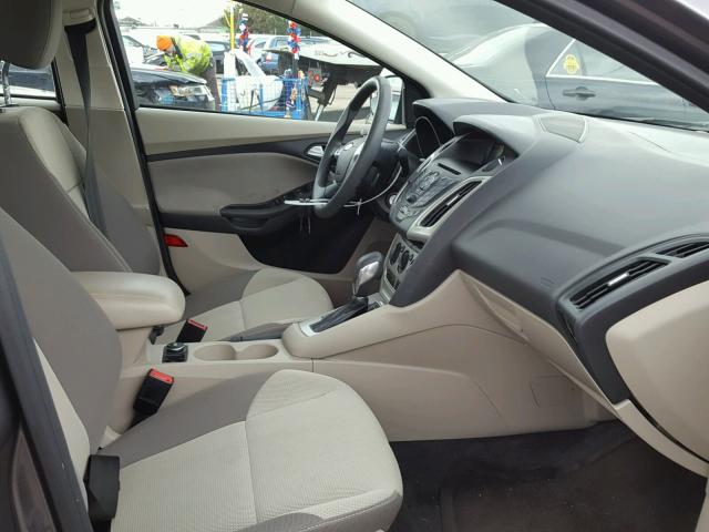 1FAHP3F2XCL150425 - 2012 FORD FOCUS SE GRAY photo 5
