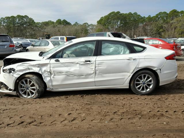 3FA6P0HDXHR249601 - 2017 FORD FUSION SE WHITE photo 9