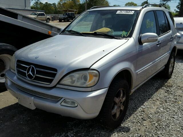 4JGAB75E52A349059 - 2002 MERCEDES-BENZ ML500 SILVER photo 2