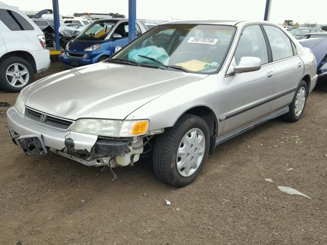 1HGCD5638VA018815 - 1997 HONDA ACCORD LX SILVER photo 2