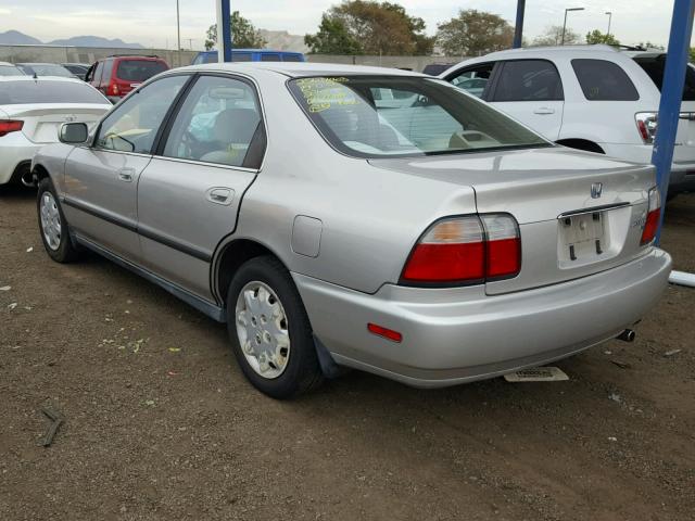 1HGCD5638VA018815 - 1997 HONDA ACCORD LX SILVER photo 3