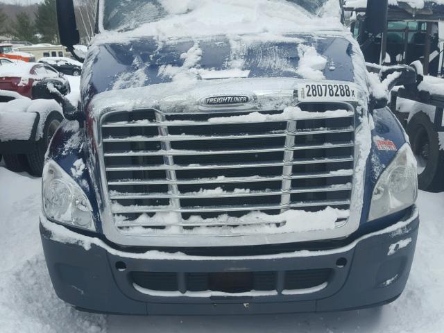 1FUJGLDRXCLAY4806 - 2012 FREIGHTLINER CASCADIA 1 BLUE photo 7