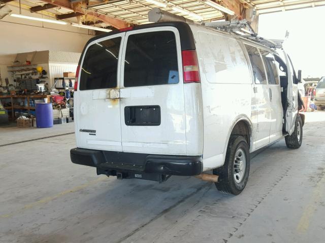 1GCWGFCA6D1143161 - 2013 CHEVROLET EXPRESS G2 WHITE photo 4