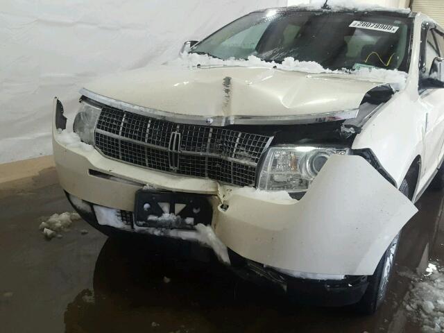 2LMDU88C88BJ07360 - 2008 LINCOLN MKX WHITE photo 9