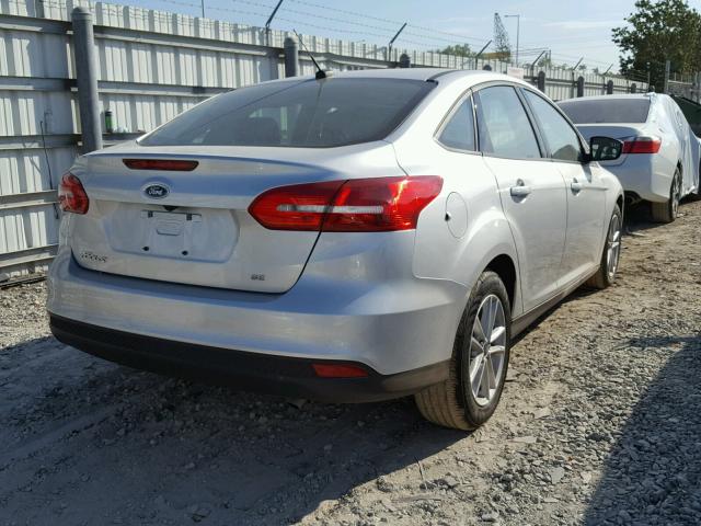 1FADP3F28JL212271 - 2018 FORD FOCUS SE SILVER photo 4