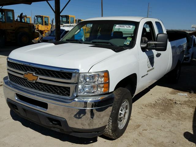 1GC2CVCG0DZ321365 - 2013 CHEVROLET SILVERADO WHITE photo 2