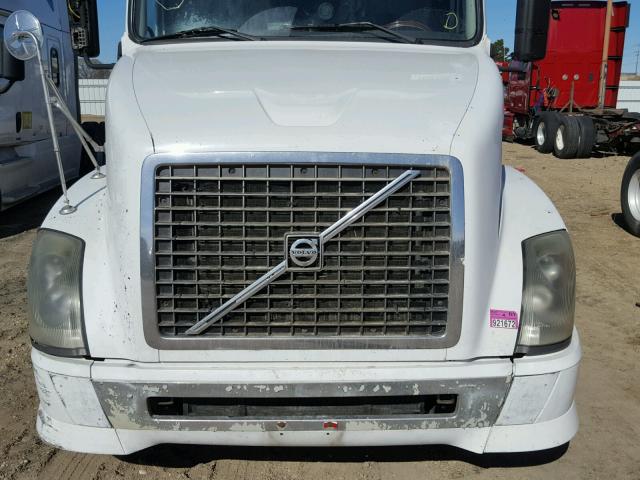 4V4NC9TJ66N421663 - 2006 VOLVO VN VNL WHITE photo 7