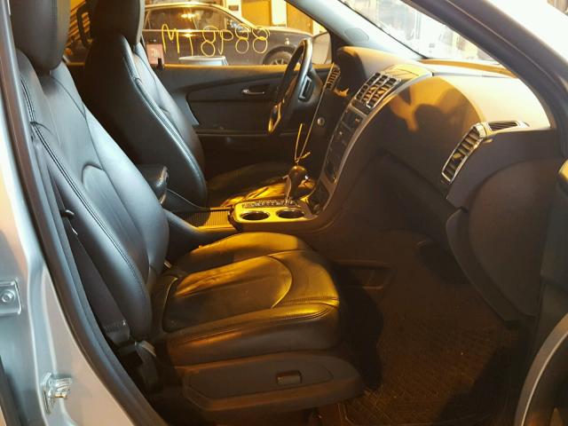 1GKLVMED9AJ260138 - 2010 GMC ACADIA SLT ვერცხლისფერი ფოტო 5