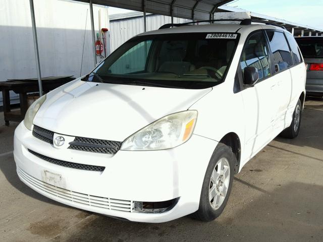 5TDZA23CX4S076429 - 2004 TOYOTA SIENNA CE WHITE photo 2