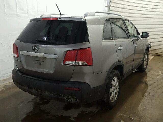 5XYKTDA23BG123649 - 2011 KIA SORENTO BA GRAY photo 4