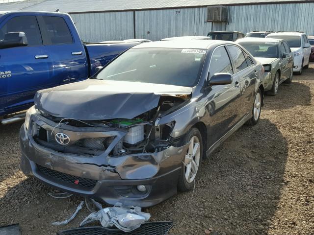 4T1BF3EK0AU069330 - 2010 TOYOTA CAMRY BASE GRAY photo 2