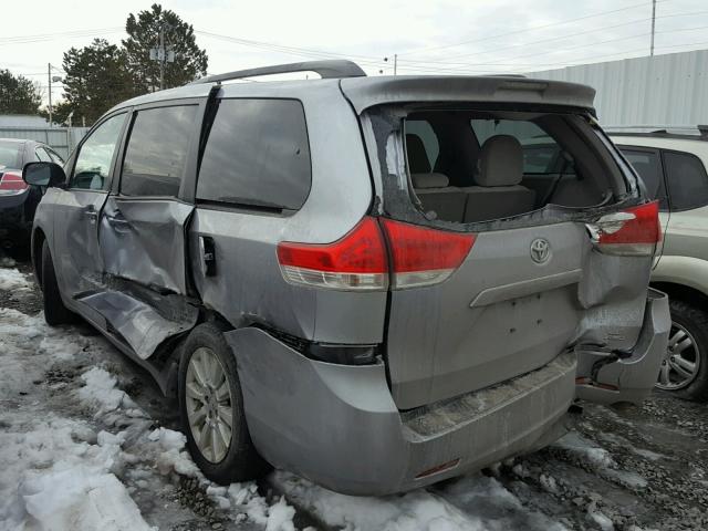 5TDJK3DC0CS043095 - 2012 TOYOTA SIENNA LE GRAY photo 3