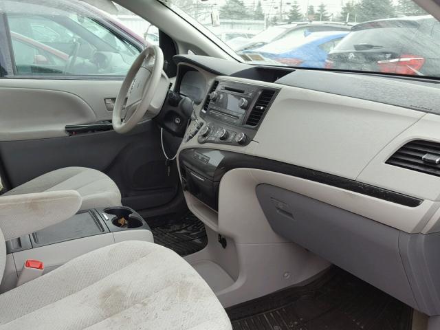 5TDJK3DC0CS043095 - 2012 TOYOTA SIENNA LE GRAY photo 5