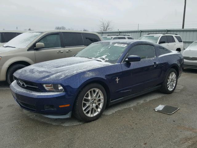 1ZVBP8AM9C5232086 - 2012 FORD MUSTANG BLUE photo 2