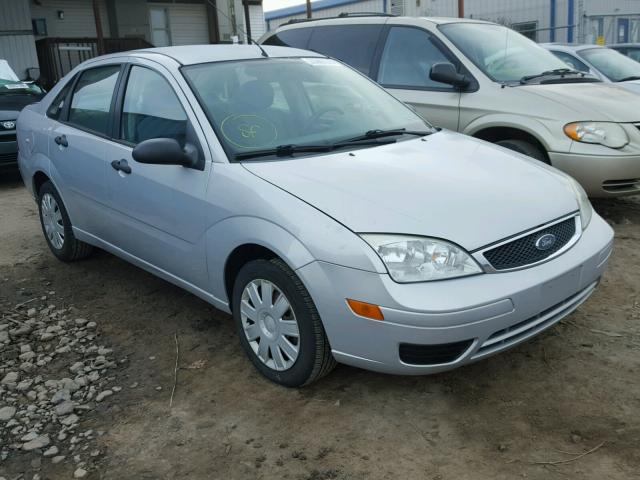 1FAFP34NX5W176285 - 2005 FORD FOCUS ZX4 SILVER photo 1