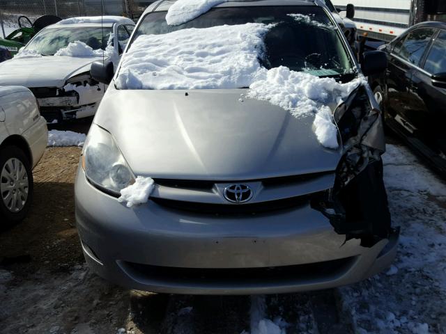 5TDZA23C16S554062 - 2006 TOYOTA SIENNA CE GRAY photo 7