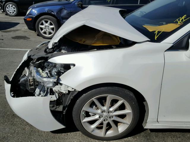 JTHKD5BH6B2007098 - 2011 LEXUS CT 200 WHITE photo 9