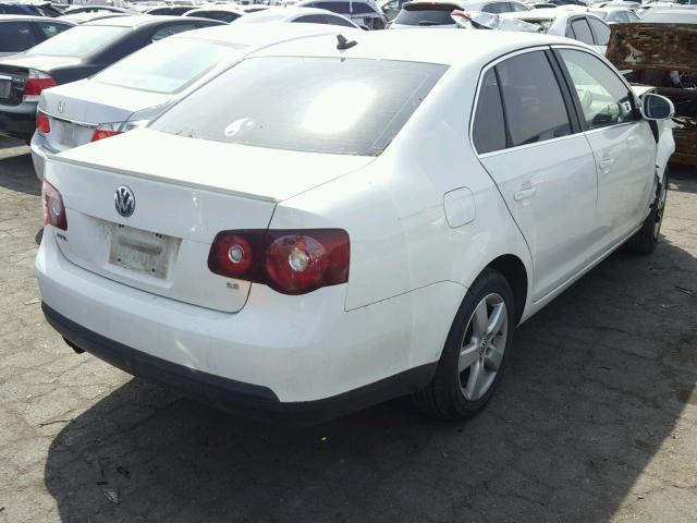 3VWRZ71K08M033138 - 2008 VOLKSWAGEN JETTA SE WHITE photo 4