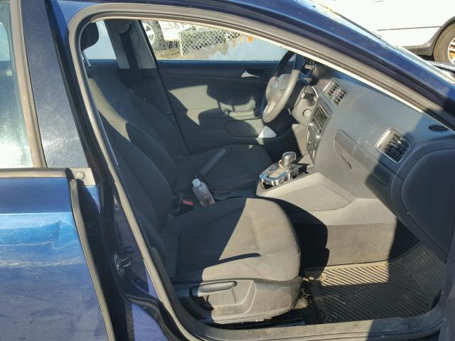 3VW2K7AJ0BM095899 - 2011 VOLKSWAGEN JETTA BASE ლურჯი ფოტო 5