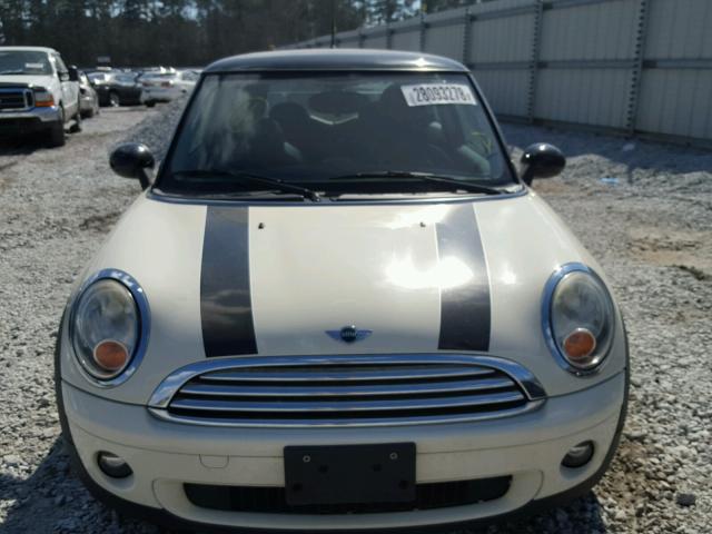 WMWMF3C52ATZ65769 - 2010 MINI COOPER BEIGE photo 9