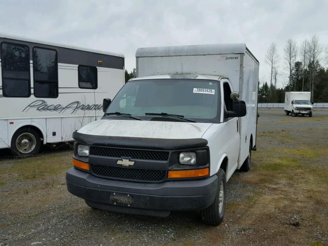 1GBHG31UX61208590 - 2006 CHEVROLET EXPRESS G3 WHITE photo 2