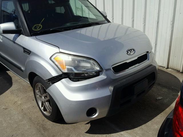 KNDJT2A20A7030079 - 2010 KIA SOUL + SILVER photo 9