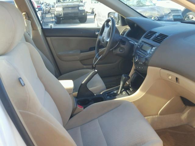 1HGCM56495A038693 - 2005 HONDA ACCORD LX WHITE photo 5