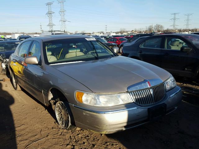 1LNHM82W42Y657178 - 2002 LINCOLN TOWN CAR S TAN photo 1