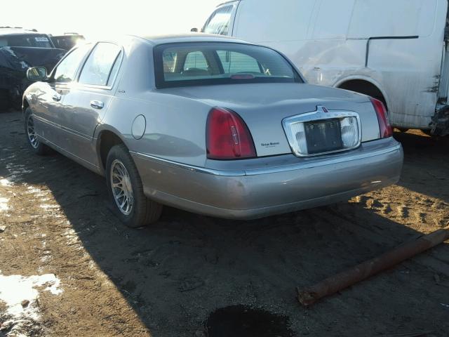 1LNHM82W42Y657178 - 2002 LINCOLN TOWN CAR S TAN photo 3