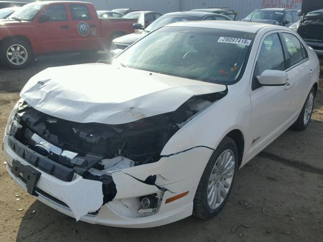 3FADP0L32AR211453 - 2010 FORD FUSION HYB WHITE photo 2