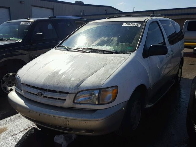 4T3ZF13C4XU107494 - 1999 TOYOTA SIENNA LE WHITE photo 2