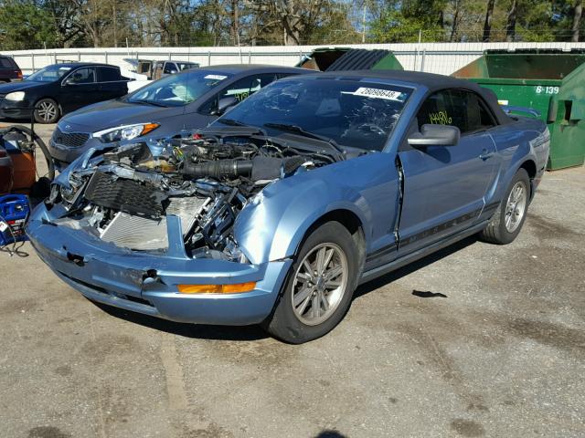 1ZVFT84N755208857 - 2005 FORD MUSTANG BLUE photo 2