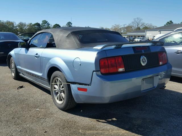 1ZVFT84N755208857 - 2005 FORD MUSTANG BLUE photo 3