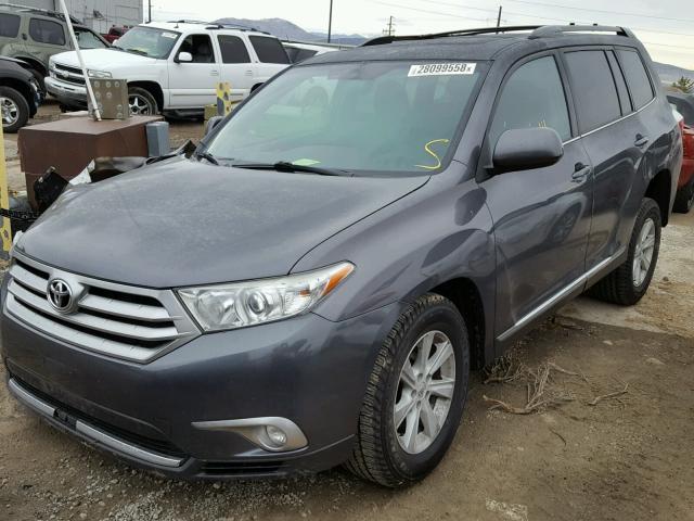 5TDBK3EH1DS237182 - 2013 TOYOTA HIGHLANDER GRAY photo 2