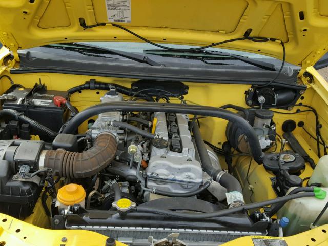 2CNBE13C426946873 - 2002 CHEVROLET TRACKER YELLOW photo 7