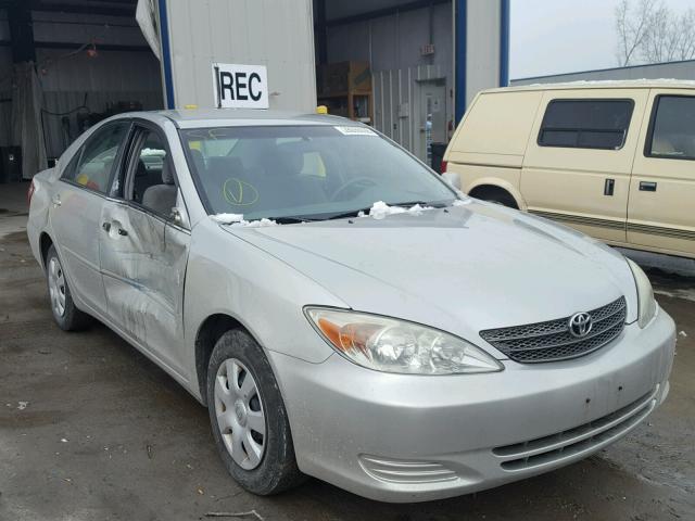 4T1BE32K72U011563 - 2002 TOYOTA CAMRY LE SILVER photo 1