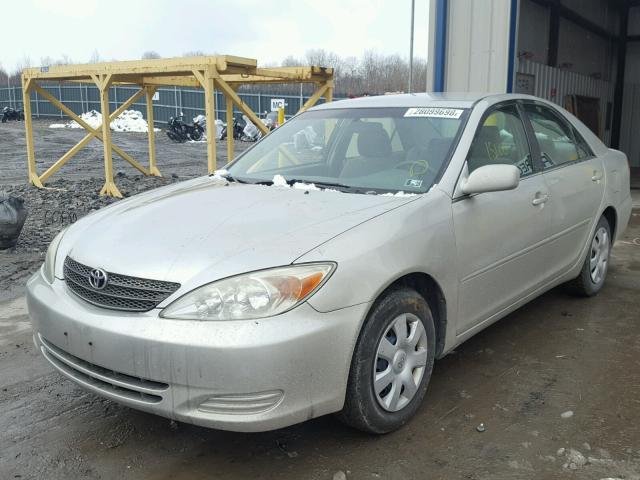 4T1BE32K72U011563 - 2002 TOYOTA CAMRY LE SILVER photo 2