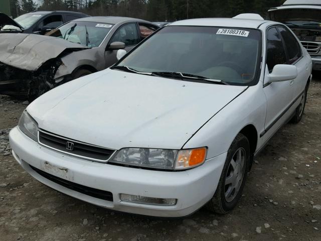 1HGCD5634VA131466 - 1997 HONDA ACCORD LX WHITE photo 2