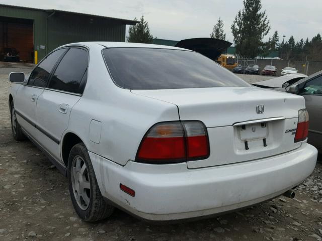 1HGCD5634VA131466 - 1997 HONDA ACCORD LX WHITE photo 3