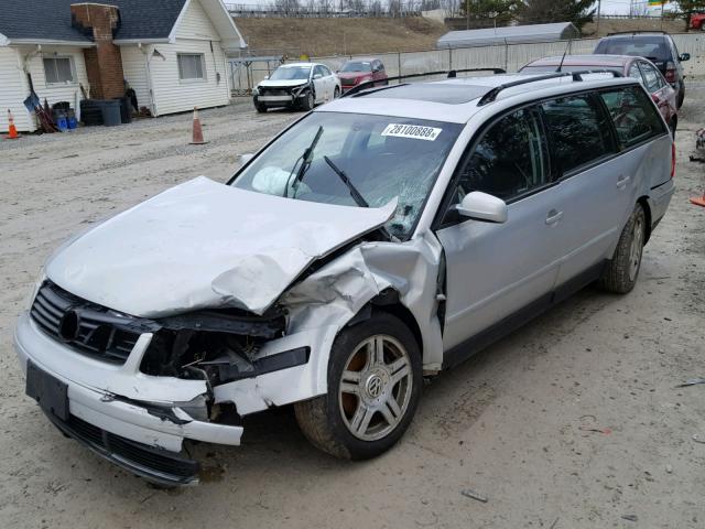 WVWWH23B2YE329096 - 2000 VOLKSWAGEN PASSAT GLX 银色 照片 2