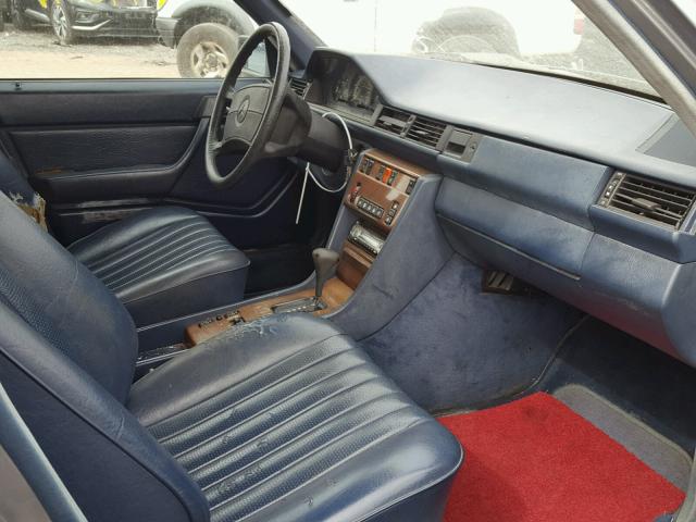 WDBEA26D8HA433126 - 1987 MERCEDES-BENZ 260 E GRAY photo 5