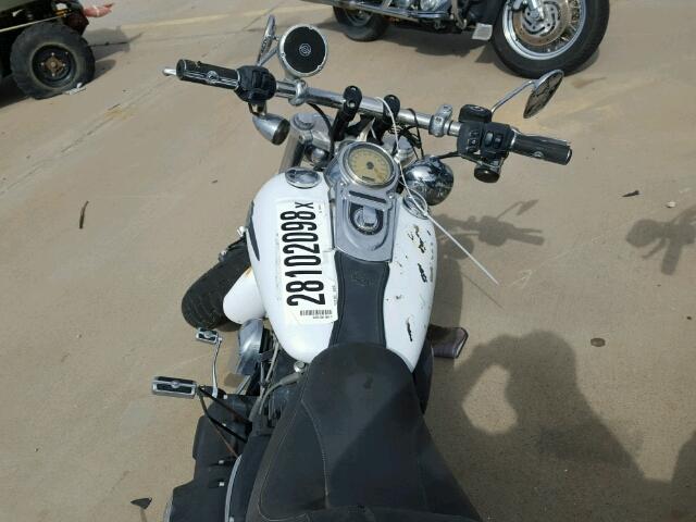 1HD1GY414BC303526 - 2011 HARLEY-DAVIDSON FXDF WHITE photo 5