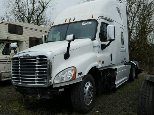 3AKJGLD59GSGT0180 - 2016 FREIGHTLINER CASCADIA 1 WHITE photo 2
