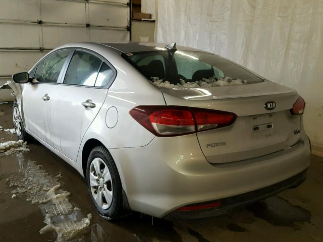 3KPFK4A75HE046594 - 2017 KIA FORTE LX GRAY photo 3