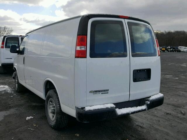 1GCWGFFF6F1251001 - 2015 CHEVROLET EXPRESS G2 WHITE photo 3